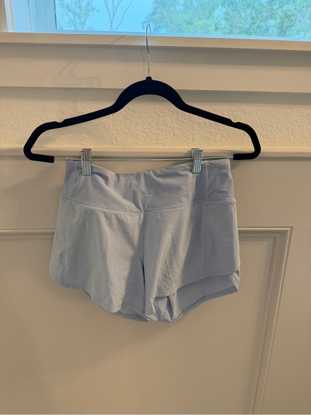 Lululemon Speed Up High-Rise 2.5” Shorts Light Blue, size 4.